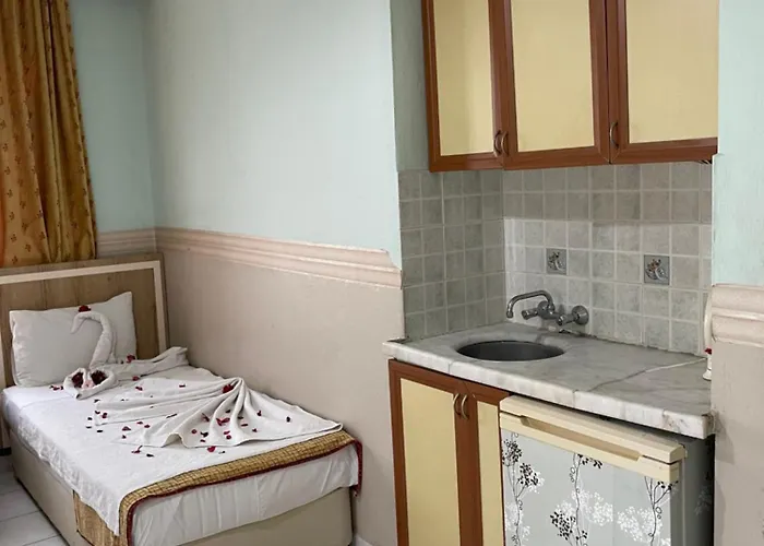 Life Aparthotel 3*