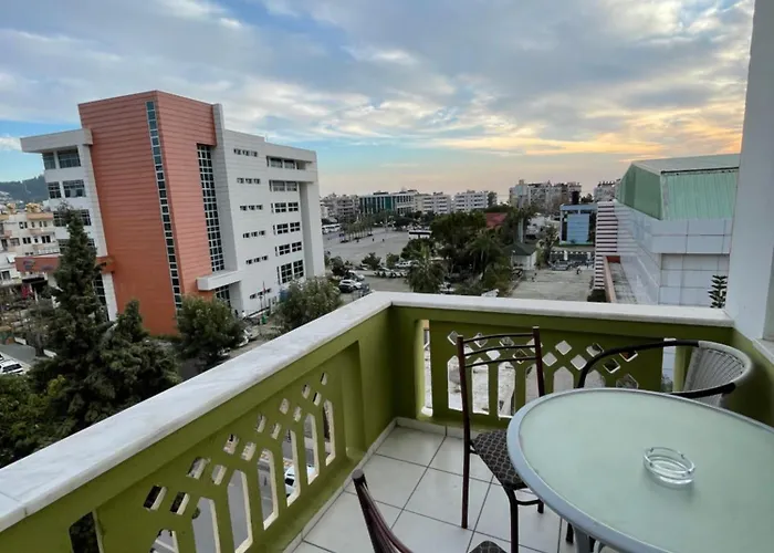 Life Aparthotel 3*