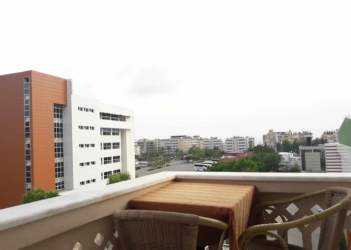 Aparthotel Life