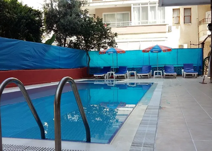 Aparthotel Life 3*